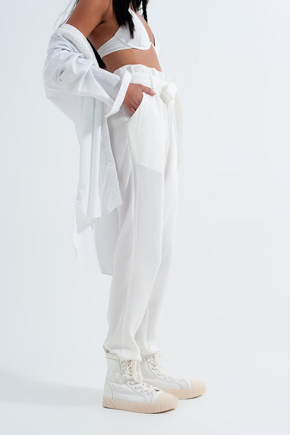 Pantalones finos con lazada en la cintura en blanco