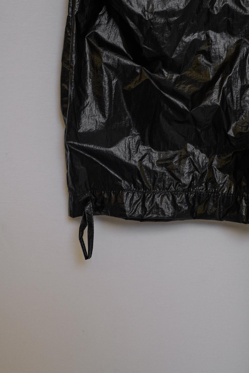 Pantalones metálicos oversized negros de paracaídas