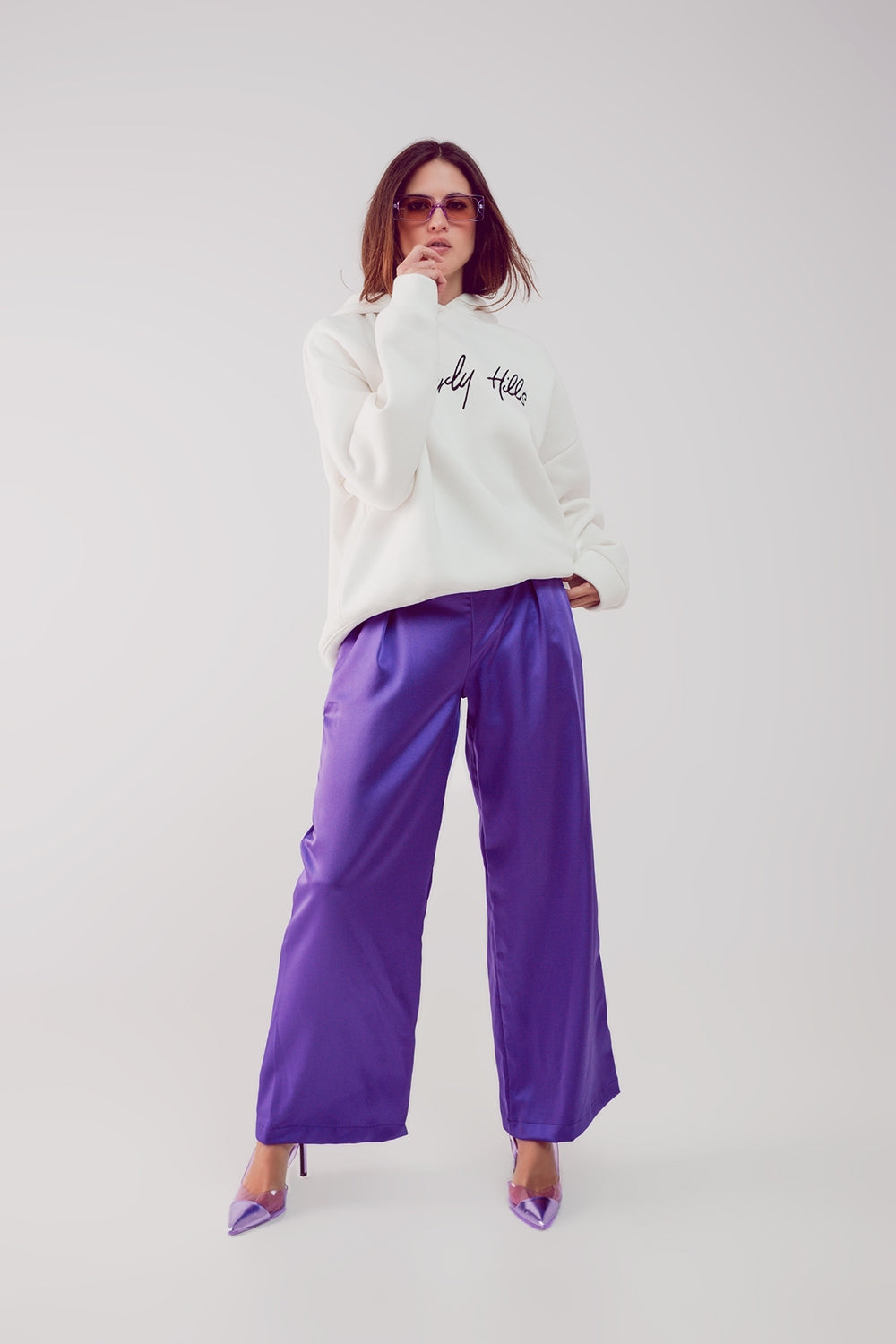 Pantalones morados de pernera ancha de satén