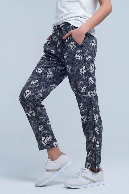 Pantalones negros con estampado floral