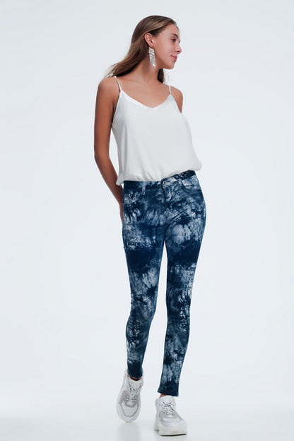 Pantalones pitillo teñidos de azul