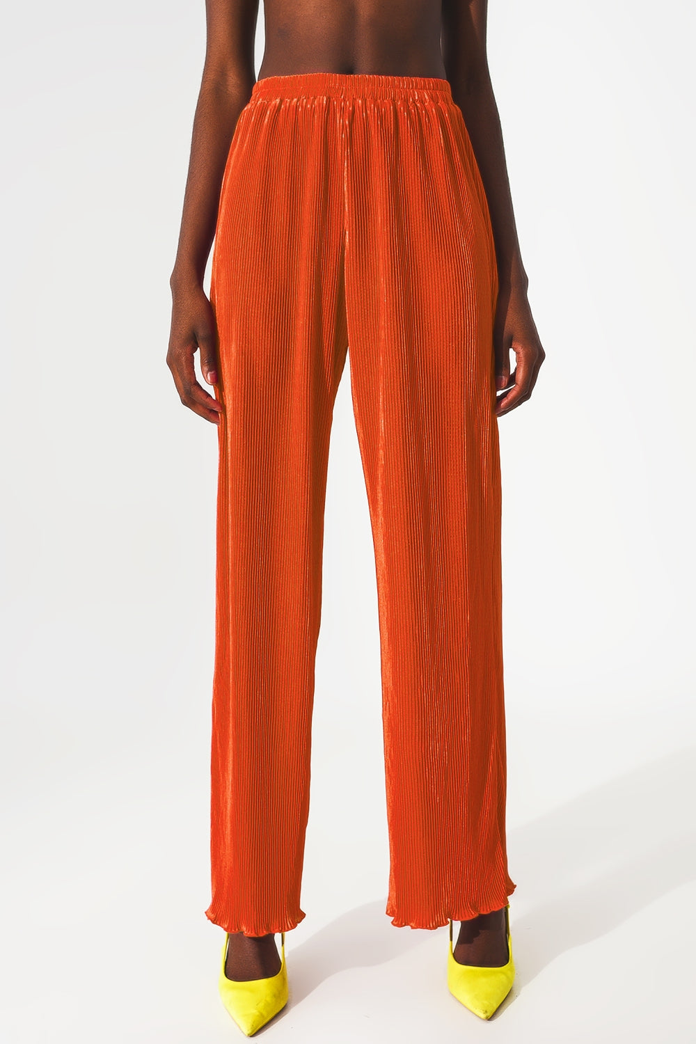 Pantalones plisados de satén naranja