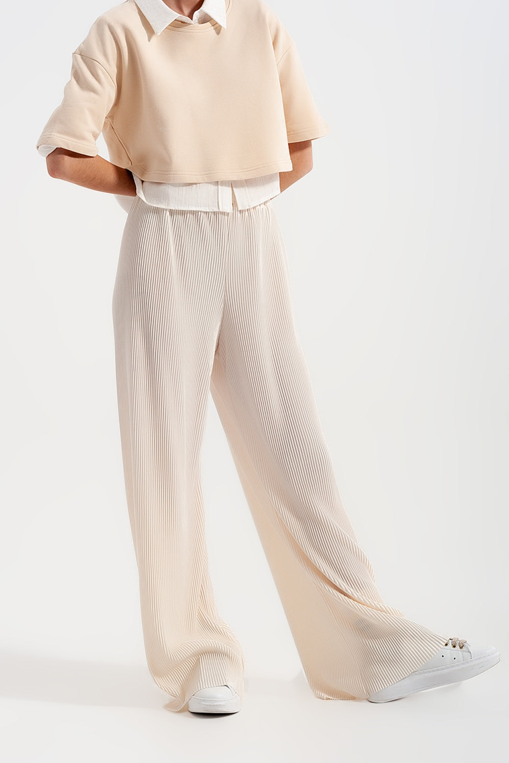 Pantalones plisados estilo culottes en color crema