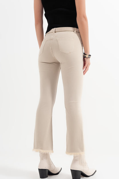 Pantalones rectos en beige con tobillos anchos