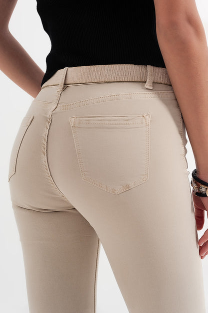 Pantalones rectos en beige con tobillos anchos