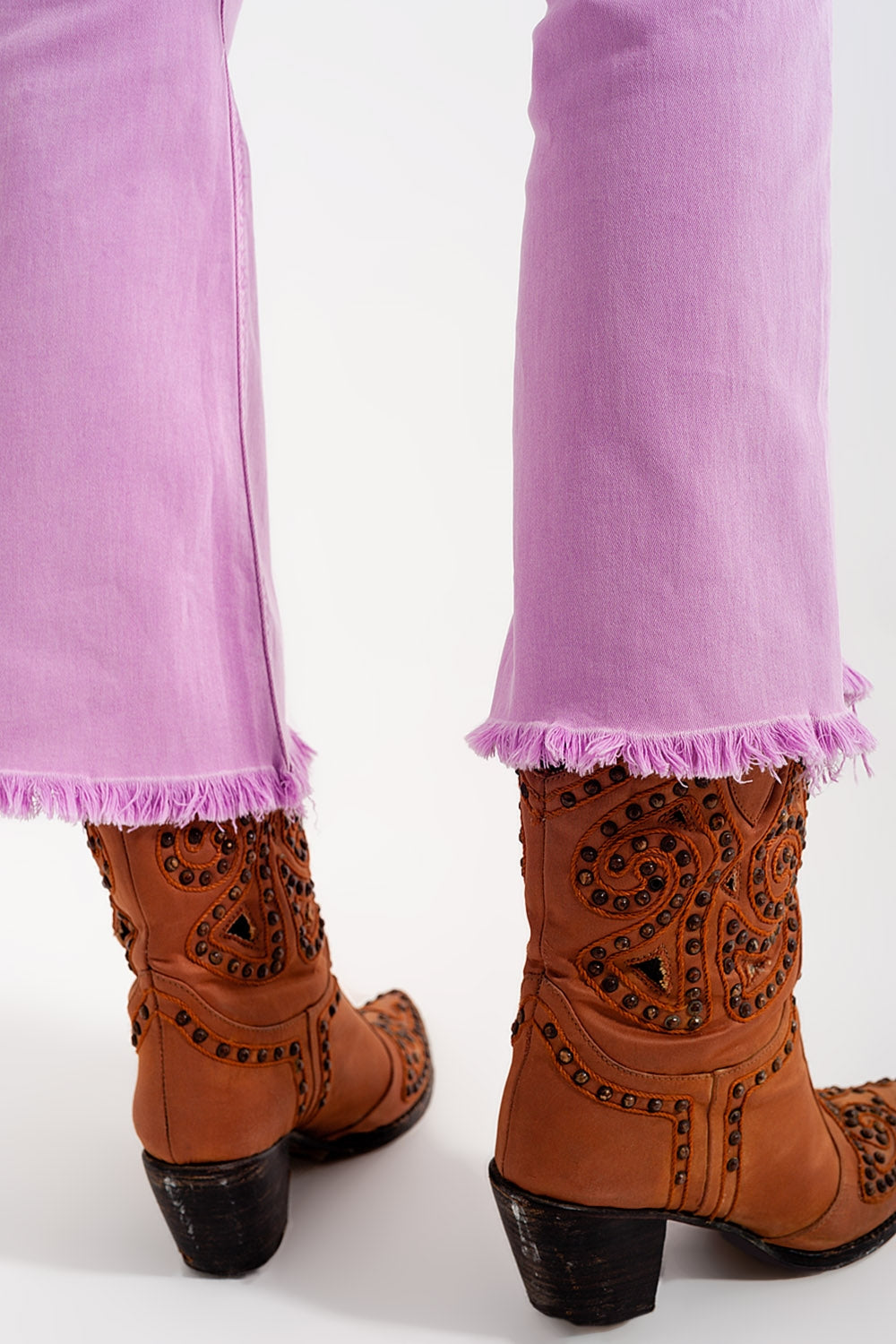 Pantalones rectos en rosa con tobillos anchos