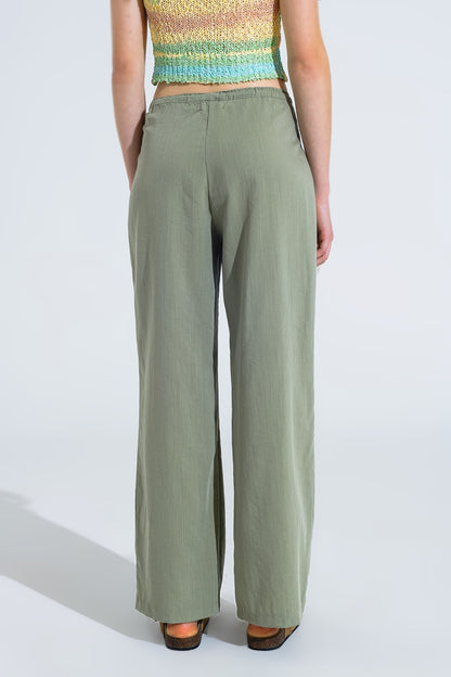Pantalones relajados verde claro con cierre de cordón y bolsillos laterales