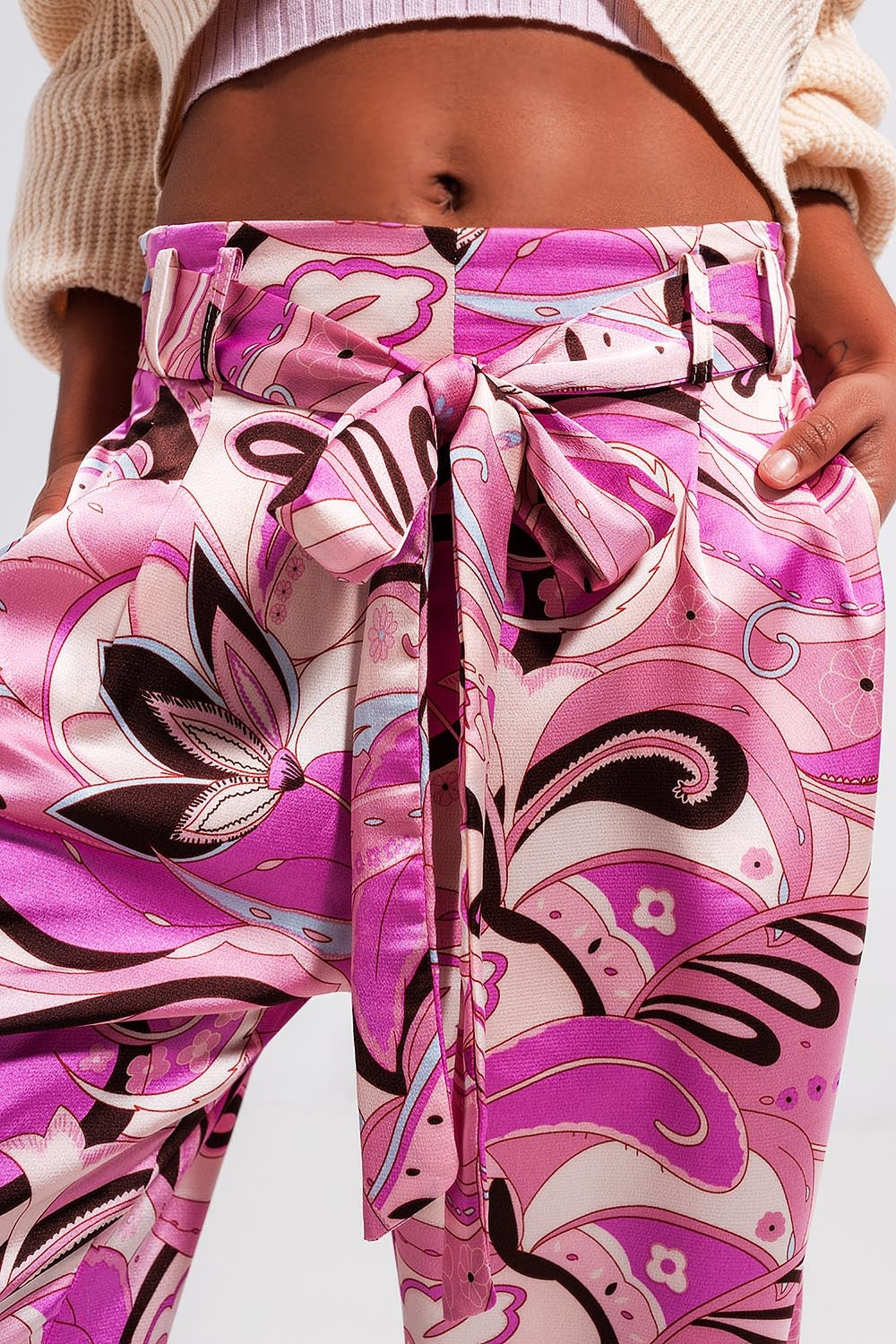 Pantalones rosa de pernera ancha con cinturón