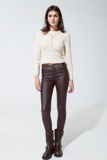 Pantalones super pitillo de efecto polipiel en marrón oscuro