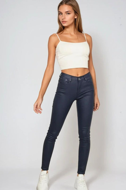 Q2 Pantalones super skinny de piel sintética azul marino