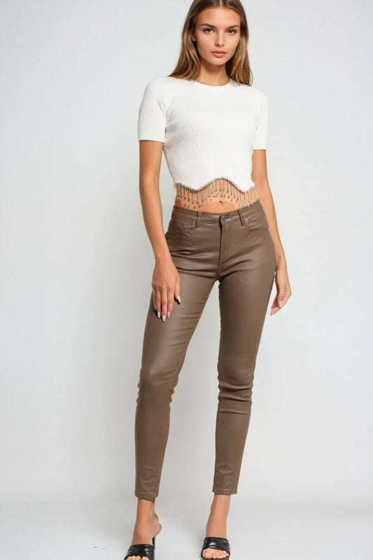 Q2 Pantalones super skinny de piel sintética beige