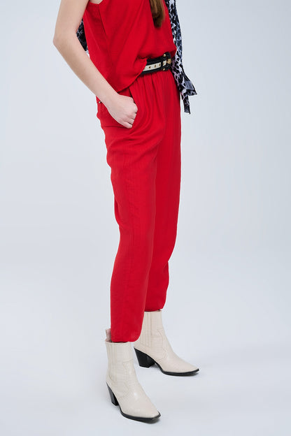 Pantalones veraniegos con cintura elástica y bolsillos en rojo