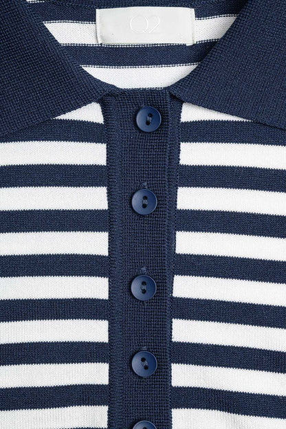 Polo de punto a rayas azul marino y blanco