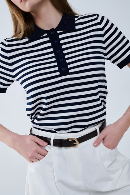 Polo de punto a rayas azul marino y blanco