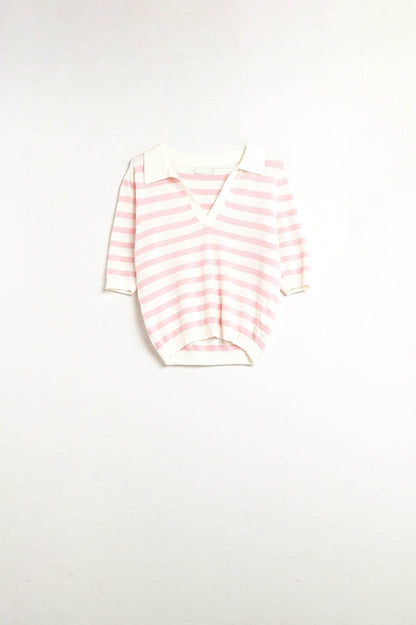 polo de punto blanco con rayas rosas