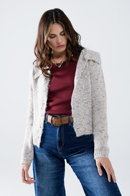 Q2 Rebeca beige con botones de perlas