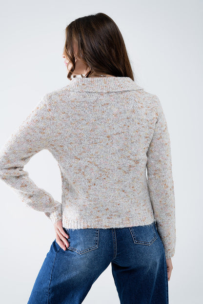 Rebeca beige con botones de perlas