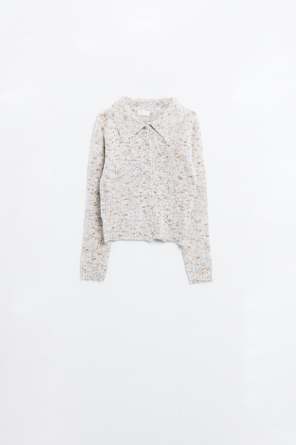 Rebeca beige con botones de perlas