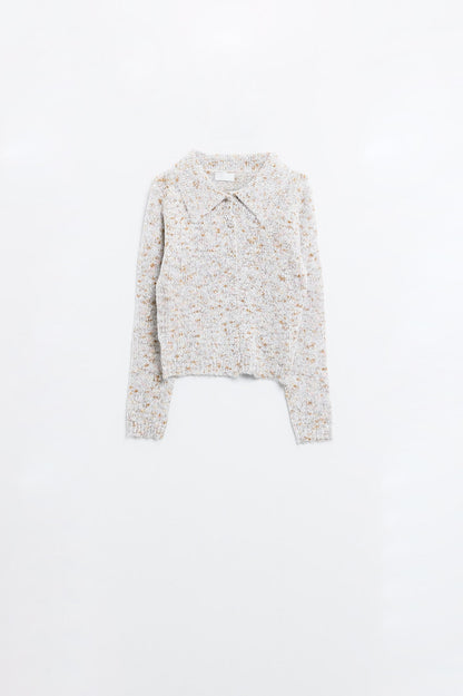 Rebeca beige con botones de perlas