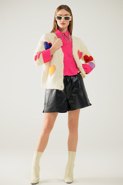 Rebeca de punto beige con corazones bordados