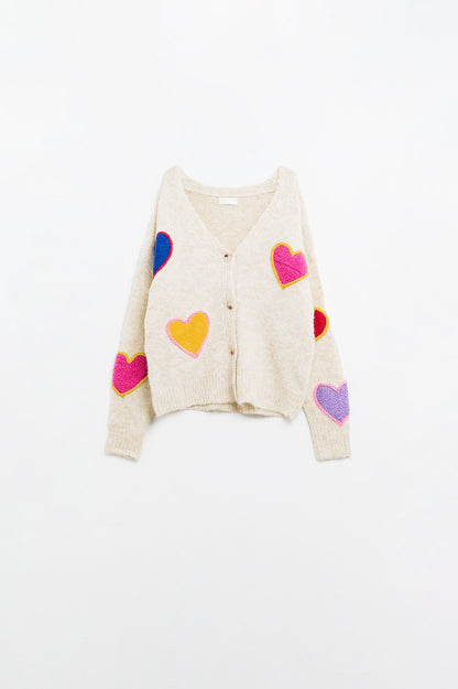 Rebeca de punto beige con corazones bordados