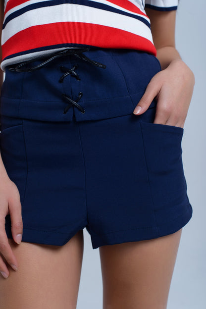 Short marino con detalle anudado