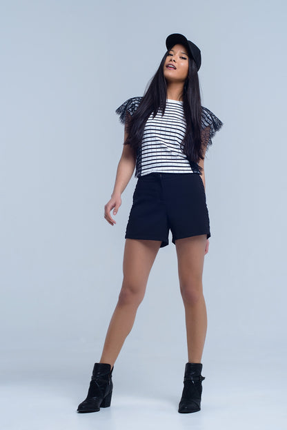 Short negro con detalle lateral