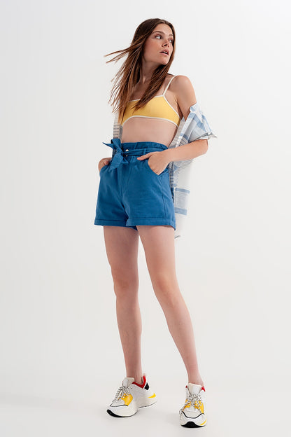 Shorts azules con cinturón