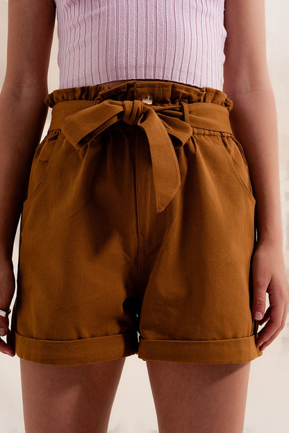 Shorts Camel con cinturón
