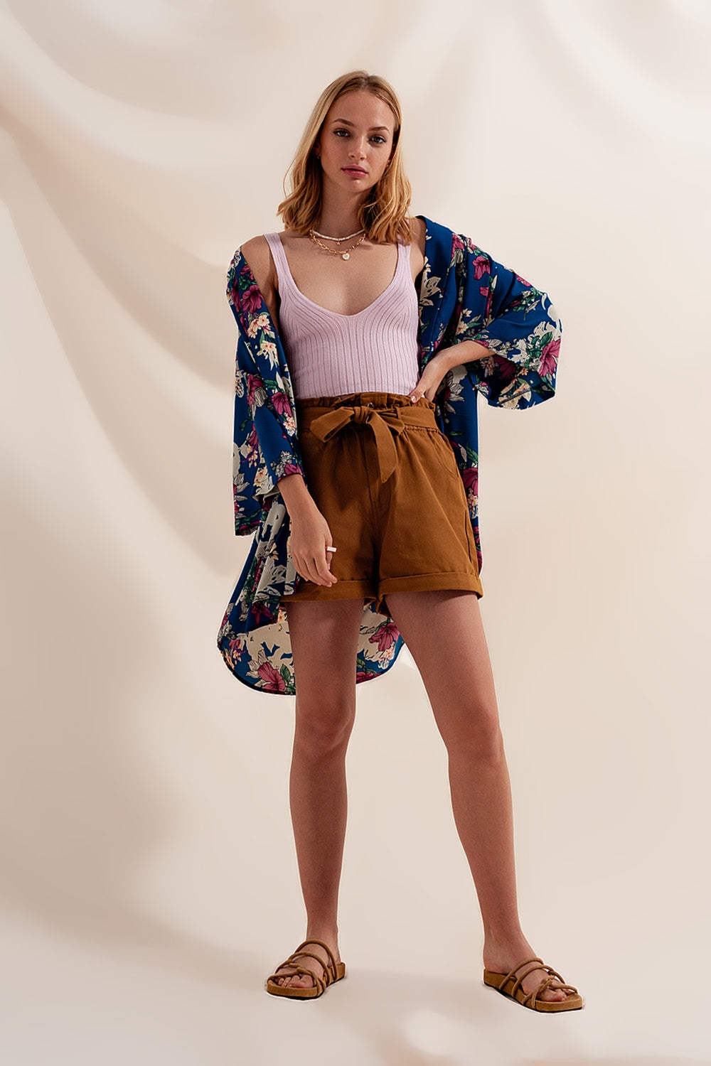 Shorts Camel con cinturón