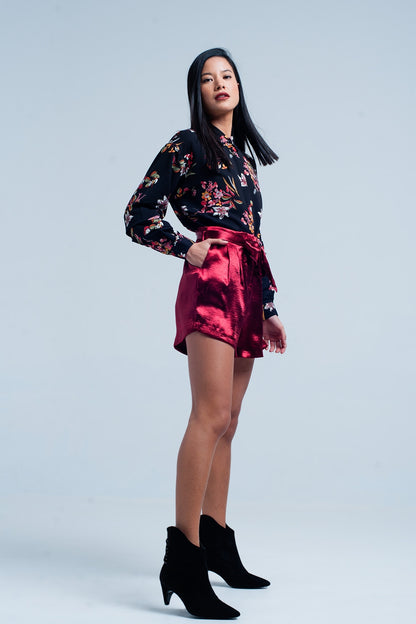 Shorts de raso rojo con lazo en la cintura