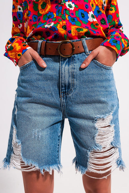 Shorts vaqueros azul claro con detalles deshilachados