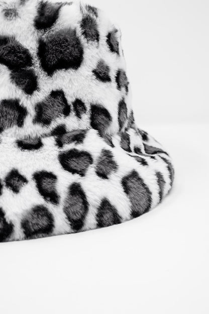 Sombrero de pescador con estampado animal en blanco