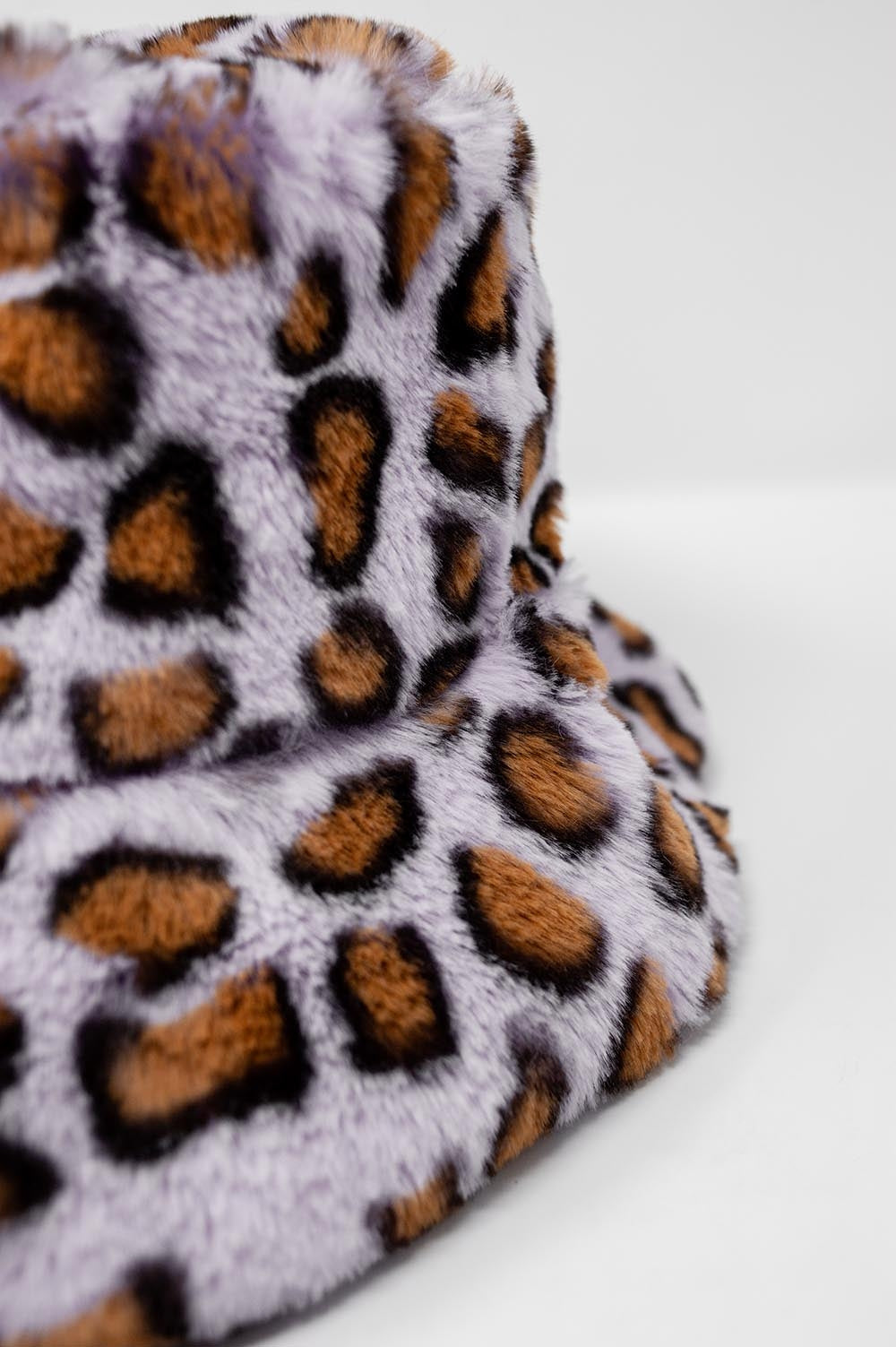 Sombrero de pescador con estampado animal en morado