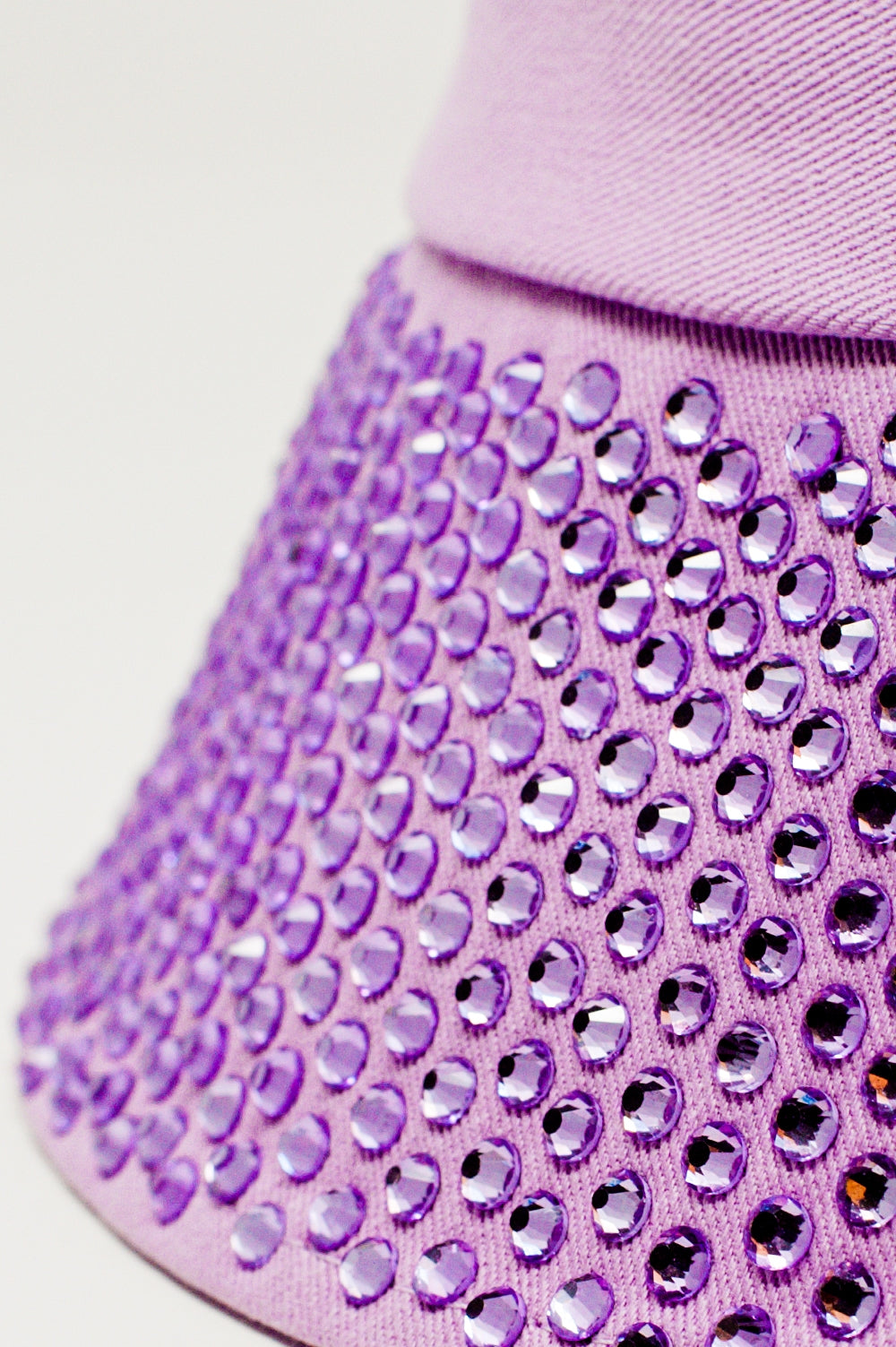 Sombrero de pescador morado con strass