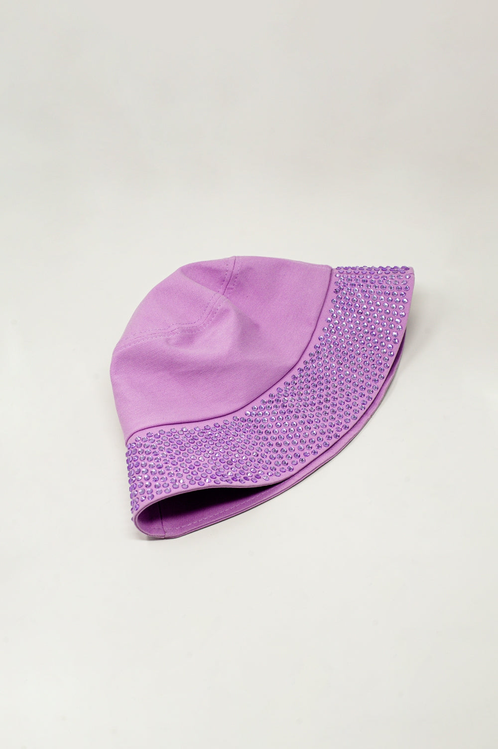 Sombrero de pescador morado con strass