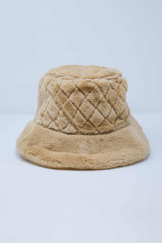 Q2 Sombrero tipo cubo acolchado en pelo sintético beige