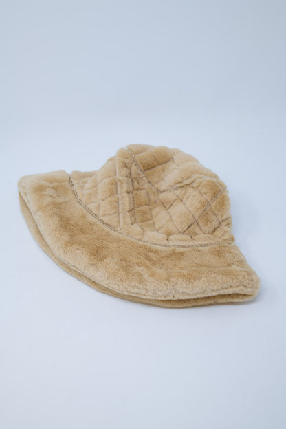 Sombrero tipo cubo acolchado en pelo sintético beige