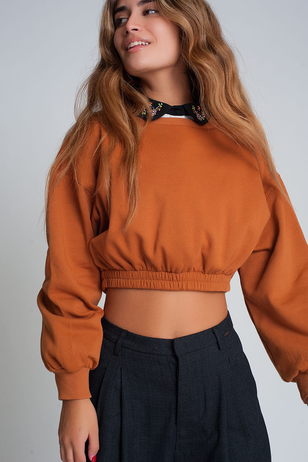 Sudadera corta deportiva en camel