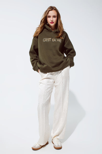 Sudadera de color caqui con texto bordado de Cest La Vie