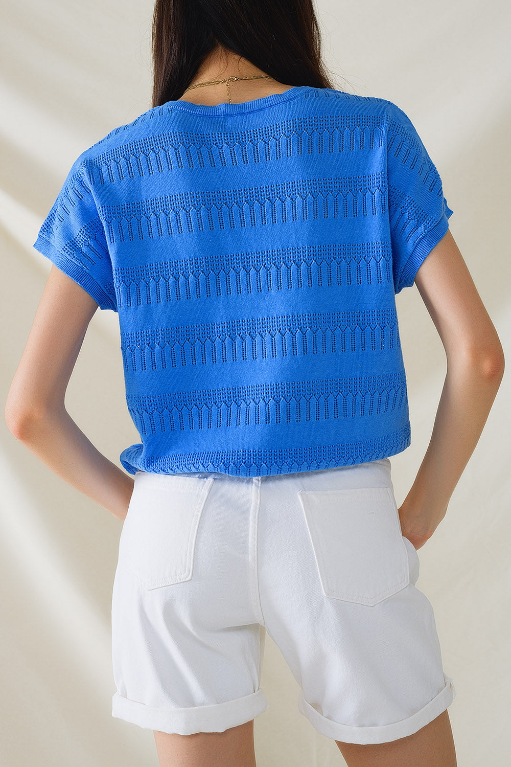 Sudadera En Azul Con Diseño De Encaje Y Mangas Cortas