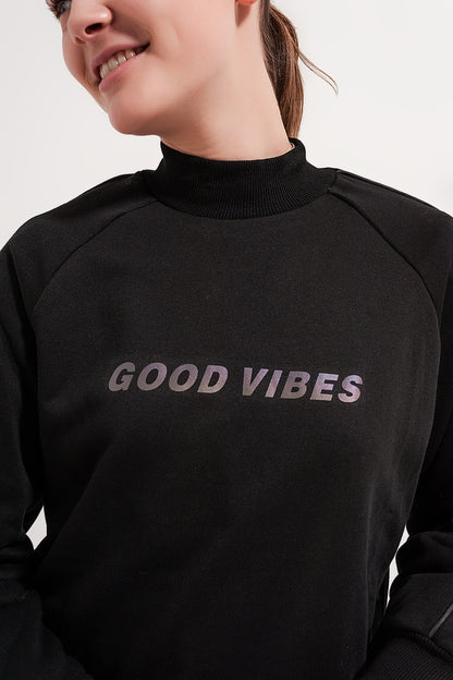 Sudadera negra con cuello subido
