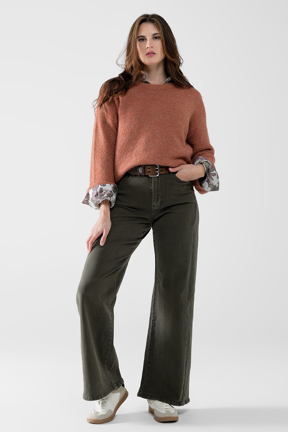 Suéter acogedor con mangas abullonadas en color camel