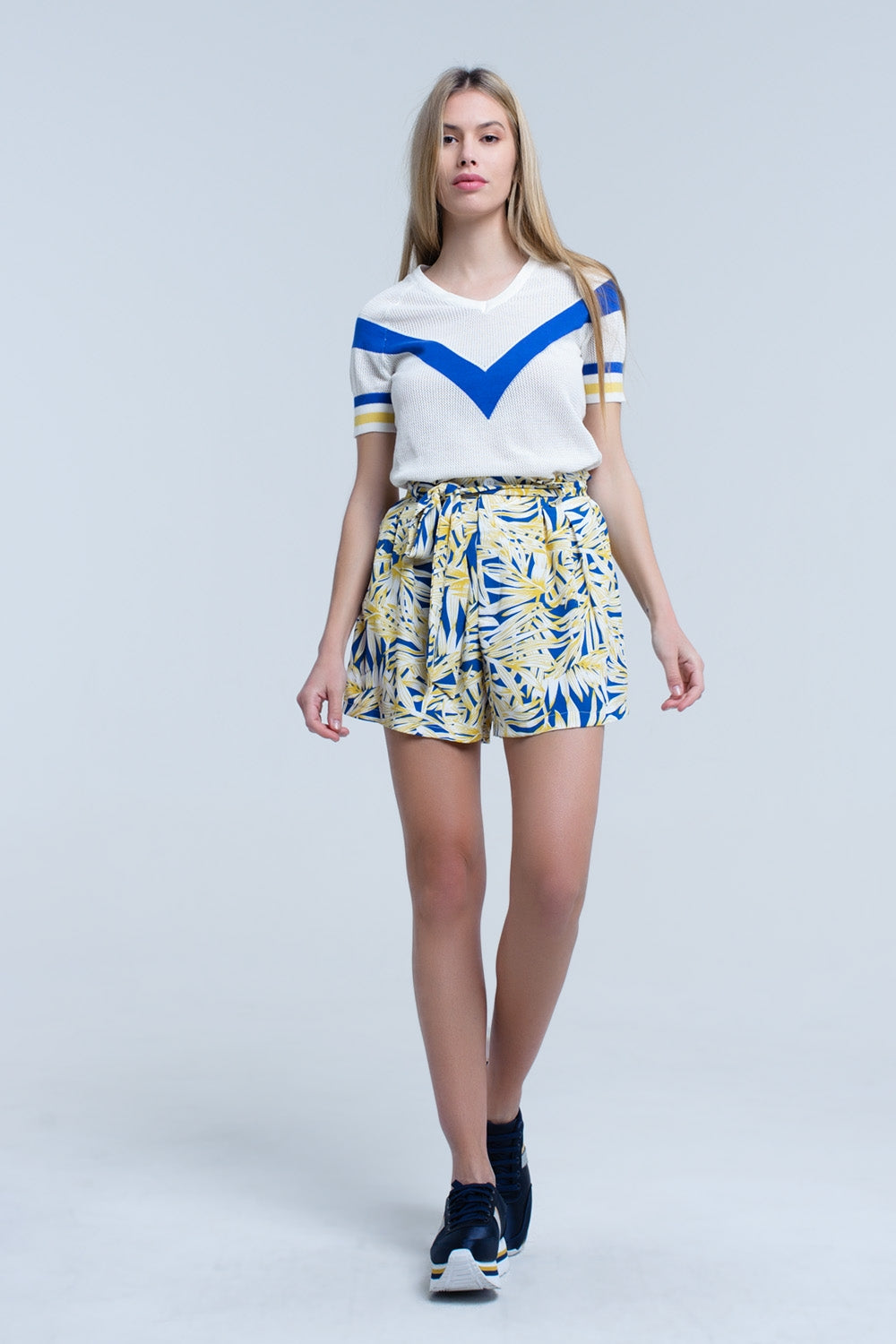 Sueter calado blanco con detalle linea azul