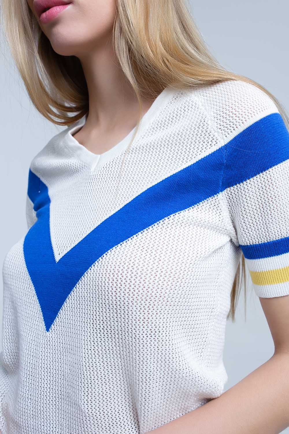 Sueter calado blanco con detalle linea azul