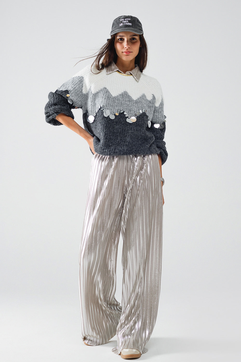 Suéter con diseño de espiga y detalles de lentejuelas en gris