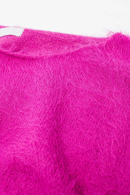 suéter corto esponjoso en fucsia ajustado a la cintura
