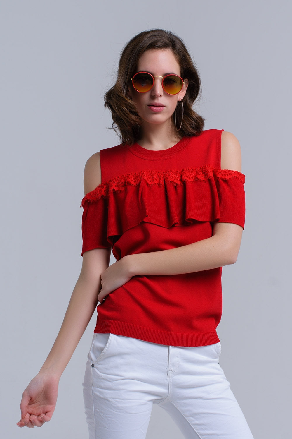 Suéter de hombro frío rojo con volante y encaje