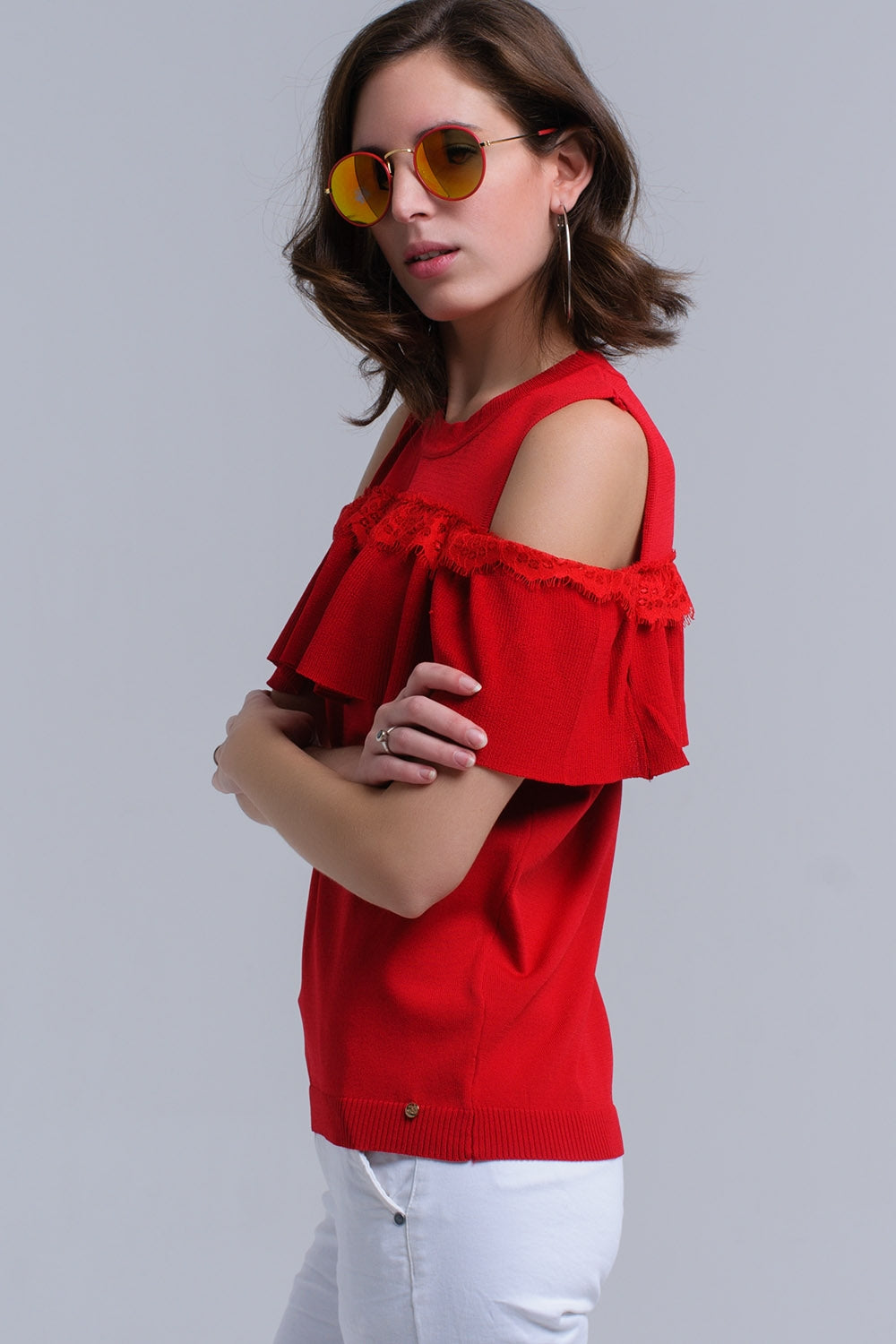 Suéter de hombro frío rojo con volante y encaje