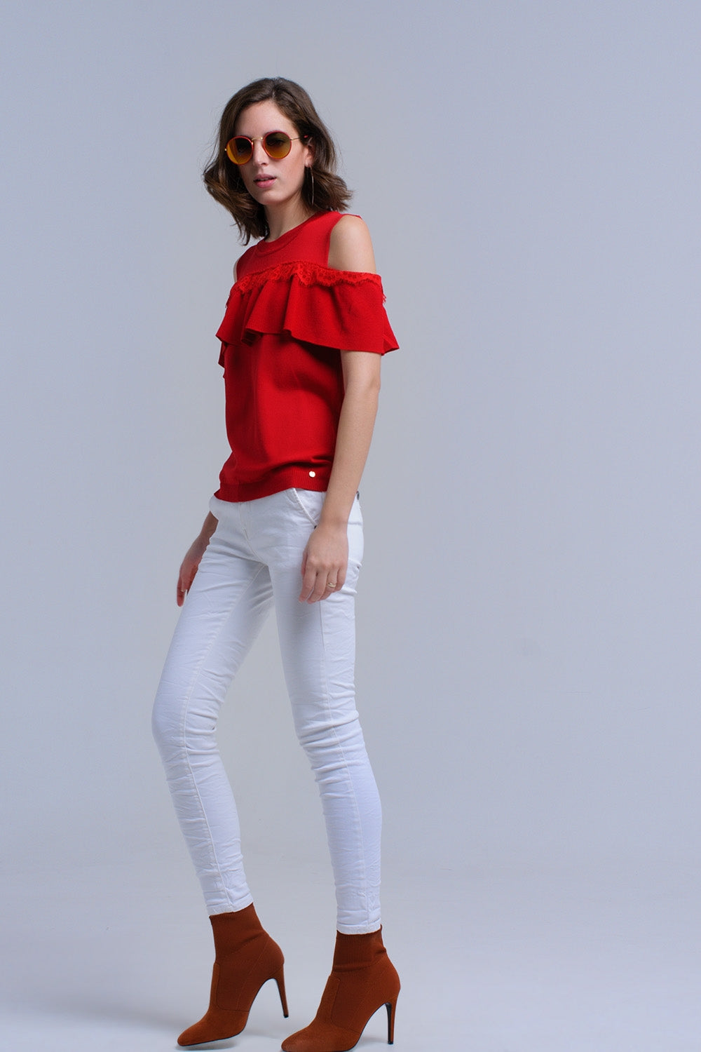 Suéter de hombro frío rojo con volante y encaje